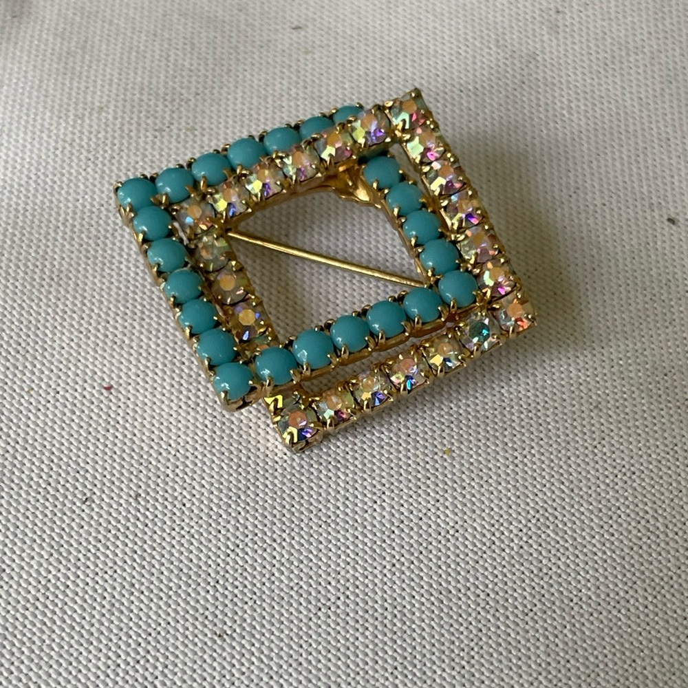 3/$20 SALE 🛒 Vintage Blue and Gold Brooch with Crystals and Open Center